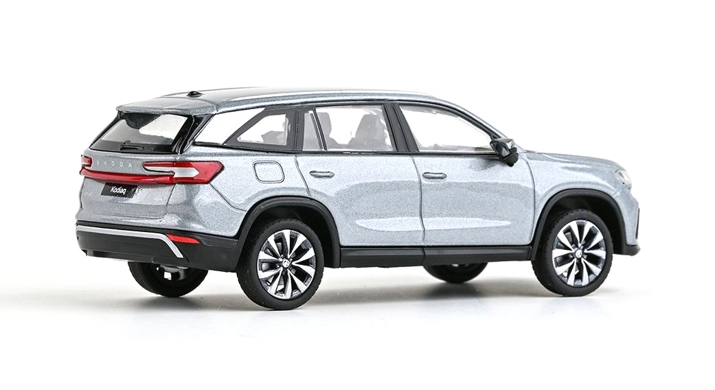 Škoda Kodiaq II 2023 stříbrná smoky diamond metalíza 1:43 Abrex