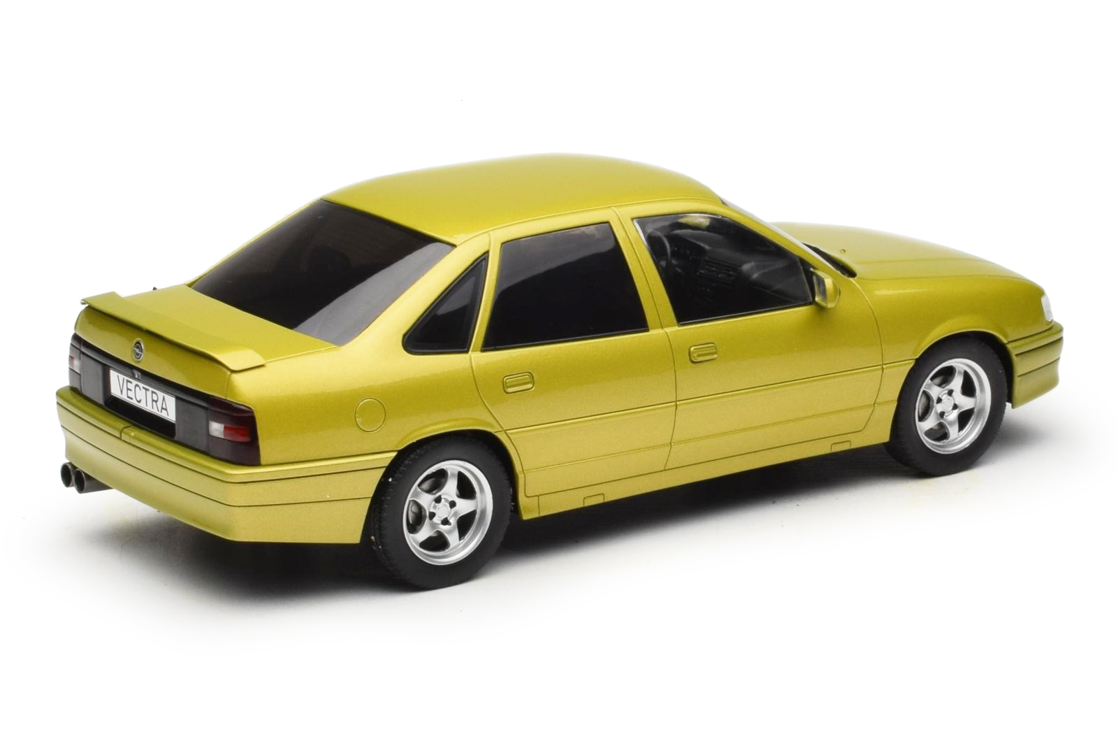 Opel Vectra A 2000 1988 yellow 1:18 MCG Modelcar Group