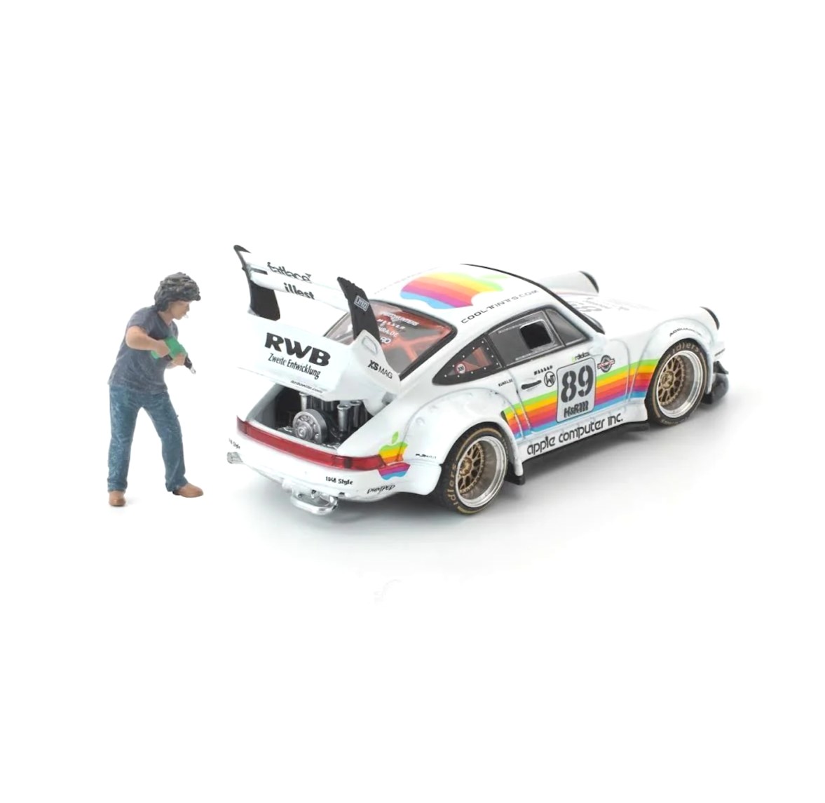 Porsche RWB 930 #89 *APPLE* With Akira Nakai Figure (Collaboration With American Diorama) 1:64 Pop Race