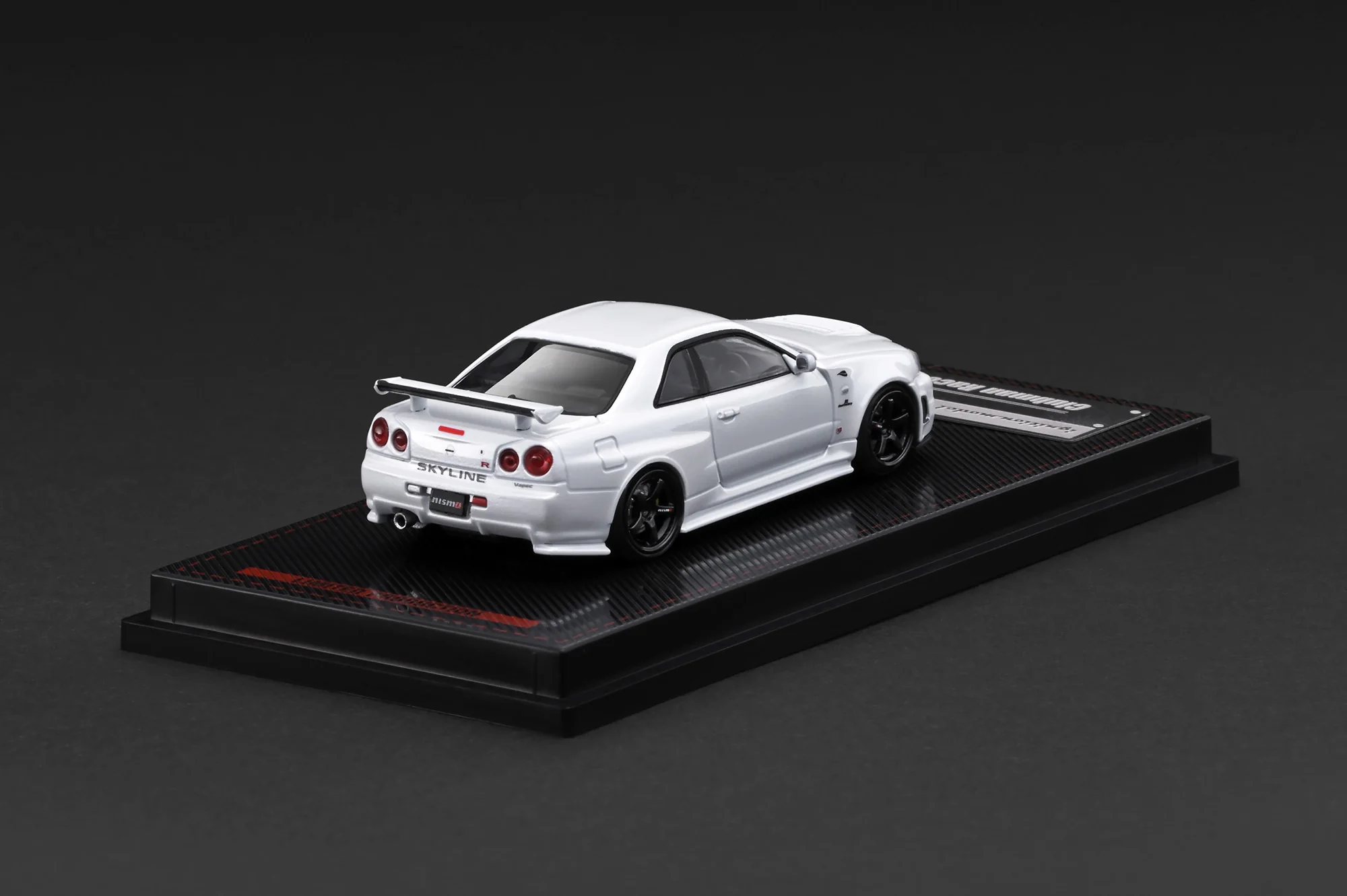 Nissan Skyline GT-R (BNR34) NISMO Customized white metallic 1:64 Ignition Model