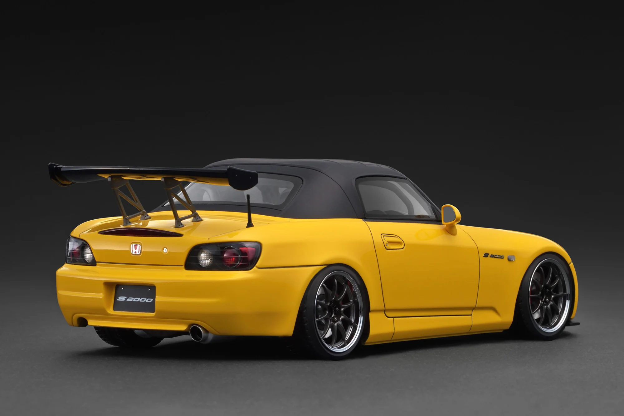Honda S2000 AP1 yellow 1:18 Ignition Model
