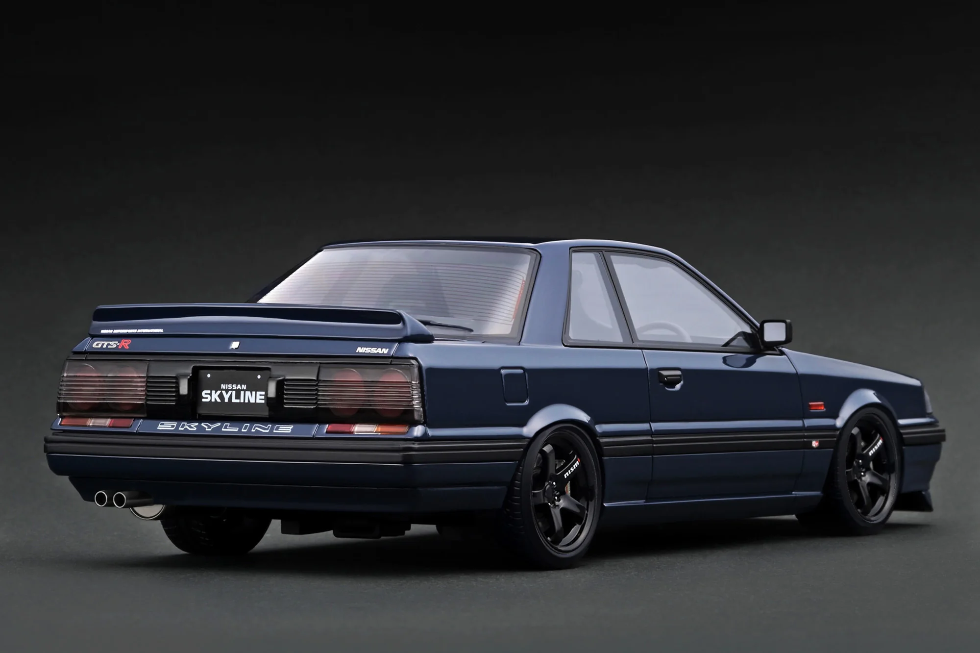 Nissan Skyline GTS-R (R31) blue/black 1:18 Ignition Model