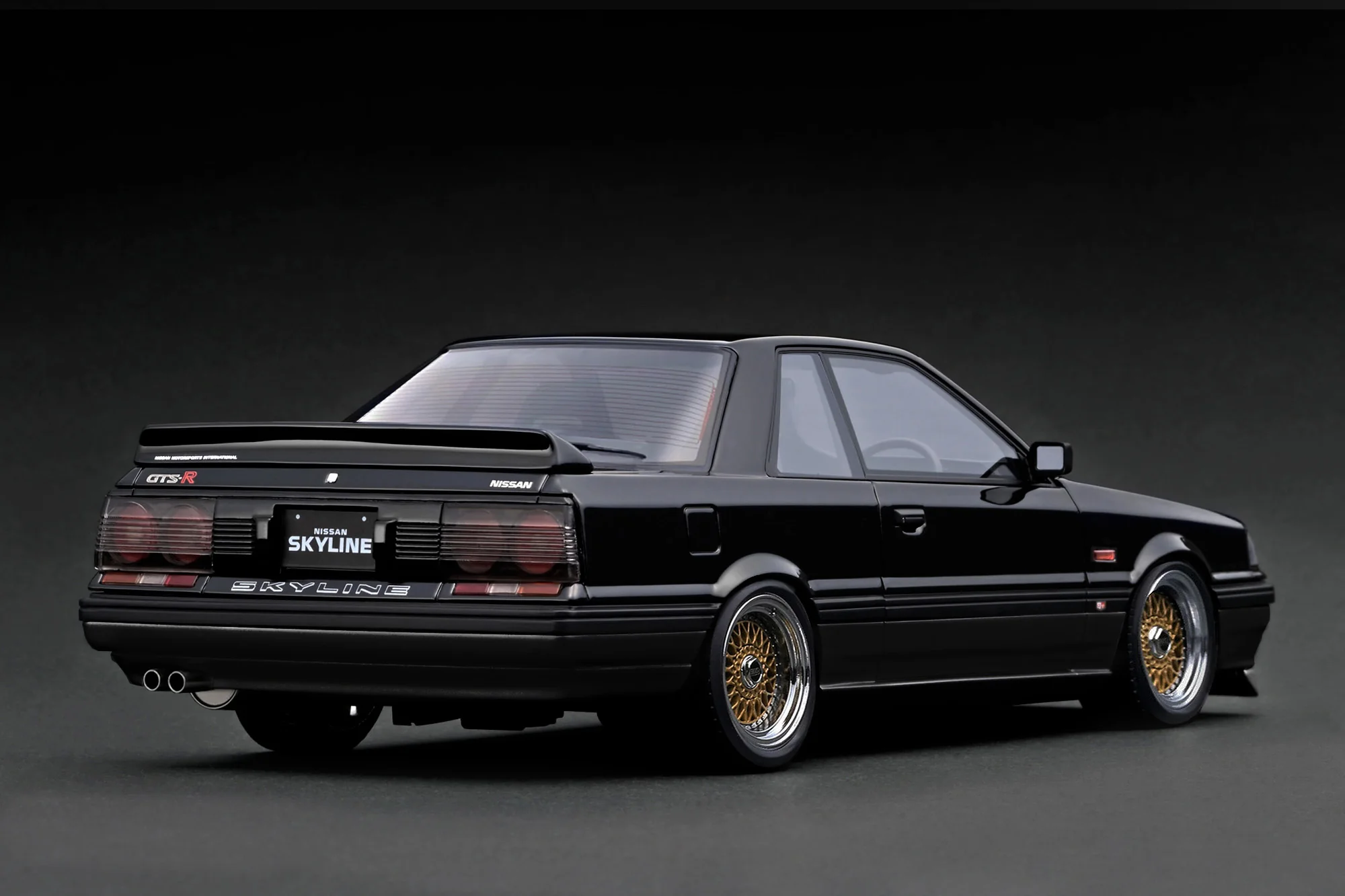 Nissan Skyline GTS-R (R31) black 1:18 Ignition Model