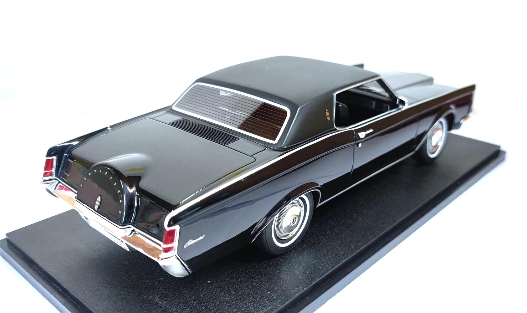 Lincoln Continental MKIII 1971 black 1:18 Cult Scale Models