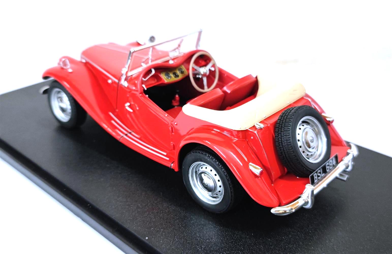 MG TF Cabriolet Open 1953 red 1:18 Cult Scale Models