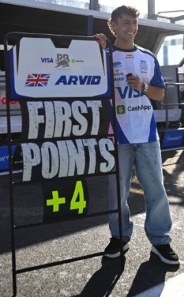 Visa Cash App Racing Bulls F1 Team VCARB 03 #41 A.Lindblad 8th Australian GP 2026 with Pit Board 1:43 Spark