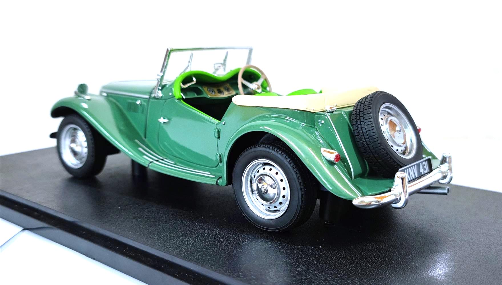 MG TF Cabriolet Open 1953 green 1:18 Cult Scale Models
