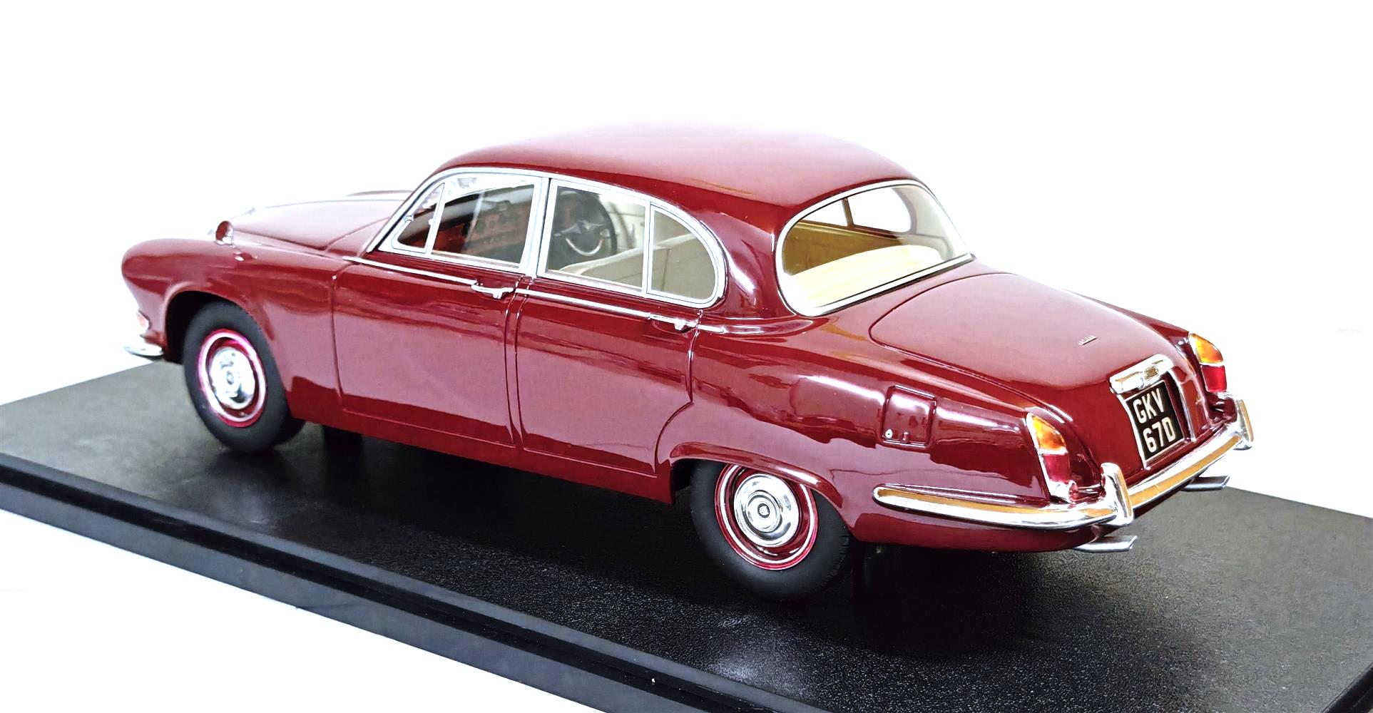 Jaguar 420 1967 regency red 1:18 Cult Scale Models