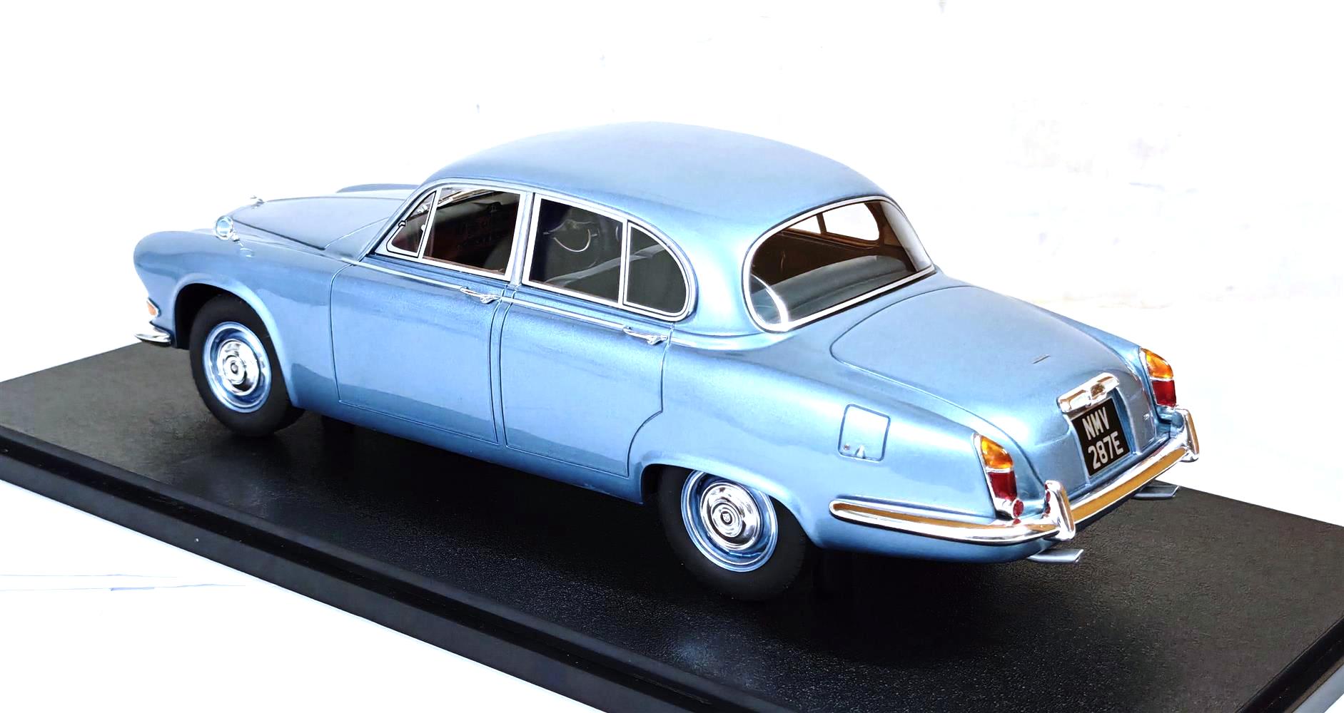 Jaguar 420 1967 Opalescent silver blue metallic 1:18 Cult Scale Models