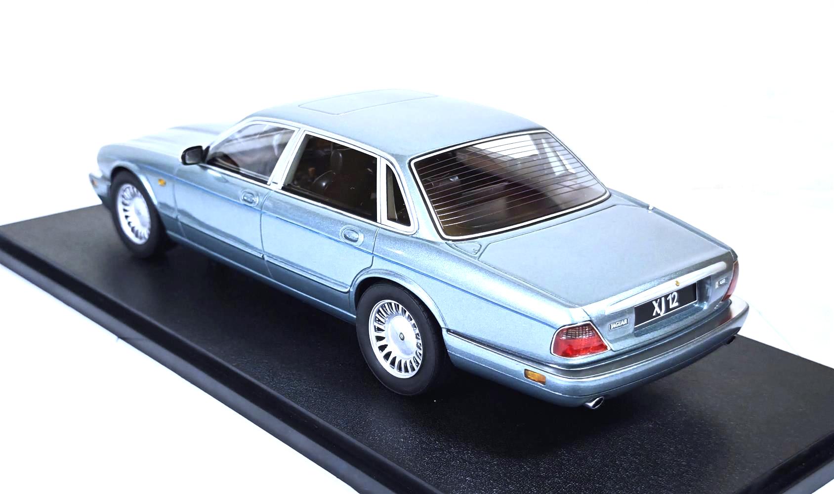 Jaguar XJ6 Sovereign X300 1995 ice blue 1:18 Cult Scale Models