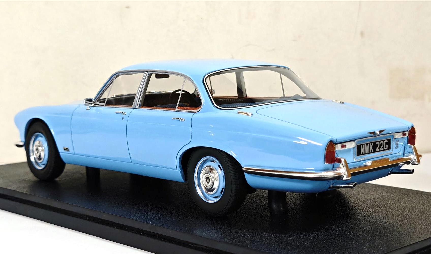 Jaguar XJ6 4.2L MKI 1968 light blue 1:18 Cult Scale Models