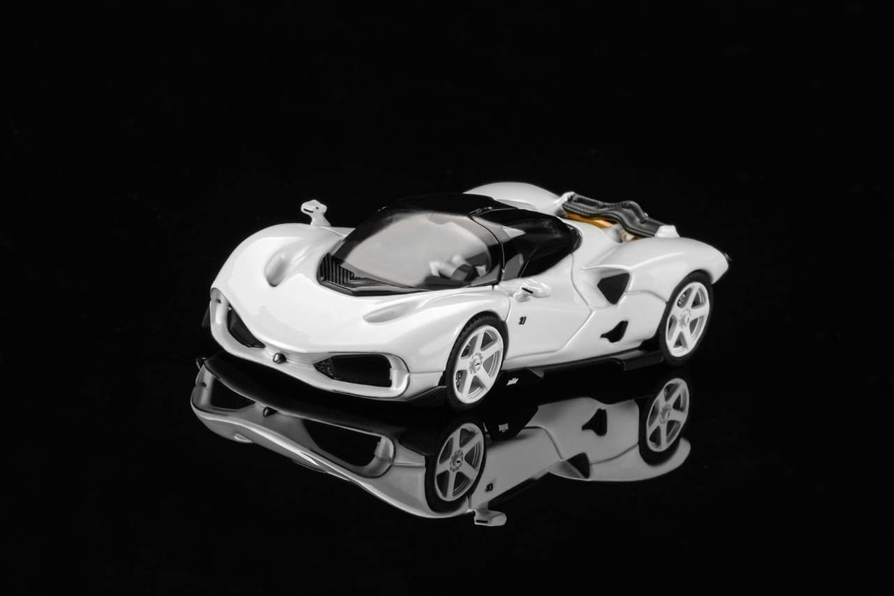 Nilu Nilu27 V12 6.5L 1070hp 2024 white 1:64 Motorhelix