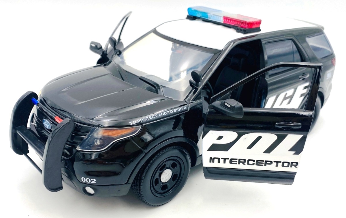 Ford Police Interceptor Utility-Promo 2015 black/white 1:18 Motor Max