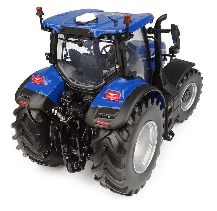 New Holland T7.210 Tractor 2024 dynamic blue 1:32 Universal Hobbies