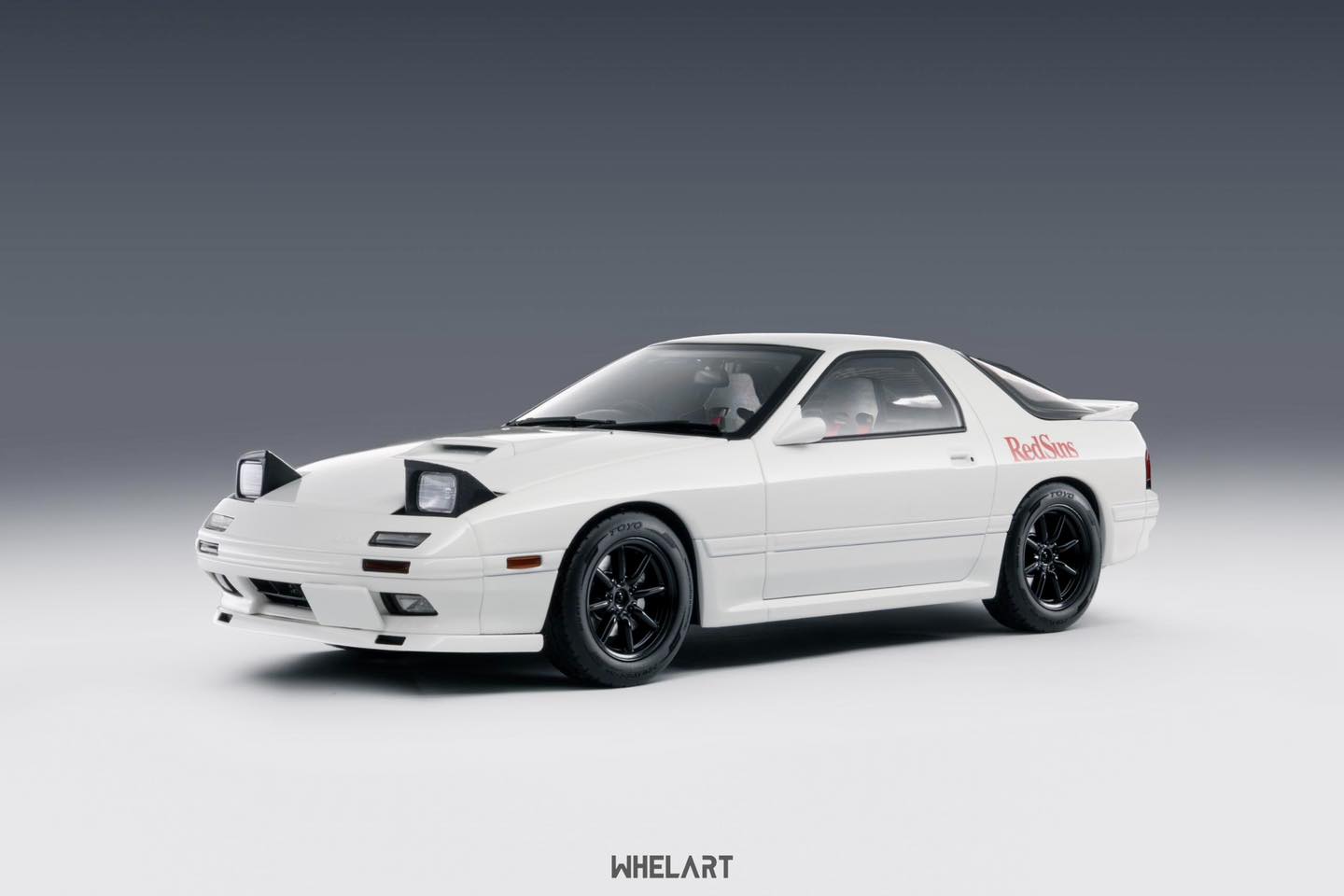 Mazda Savanna RX-7 FC3S *Initial D* 1992 white with Figurine Takahashi Ryosuke 1:18 Whelart