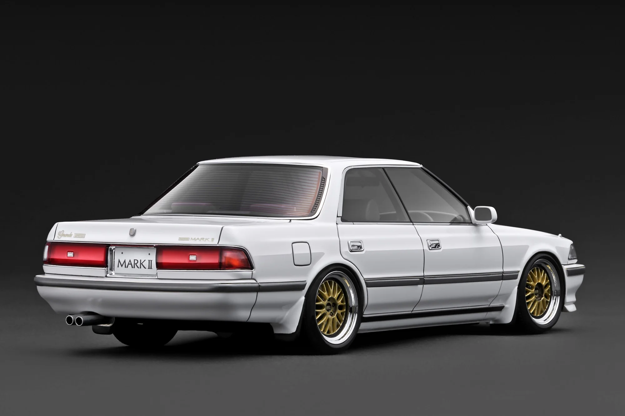Toyota Mark II 2.5 Grande Limited JZX81 white 1:18 Ignition Model