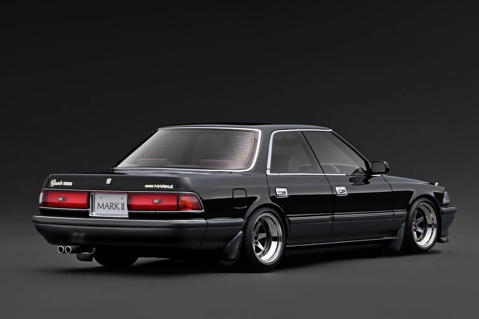 Toyota Mark II Grande LIMITED JZX81 black/gun metallic 1:18 Ignition Model