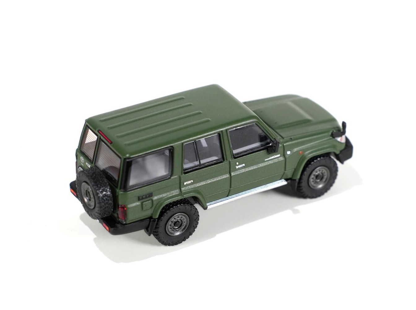 Toyota Land Cruiser LC76 1994 green 1:64 Massdi