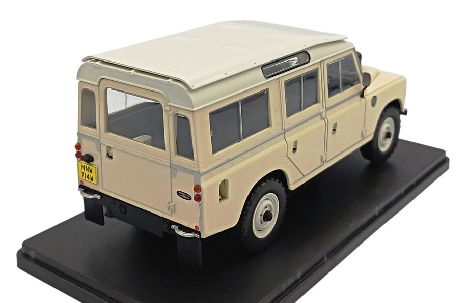 Land Rover Series III 109 1980 beige 1:24 Altaya