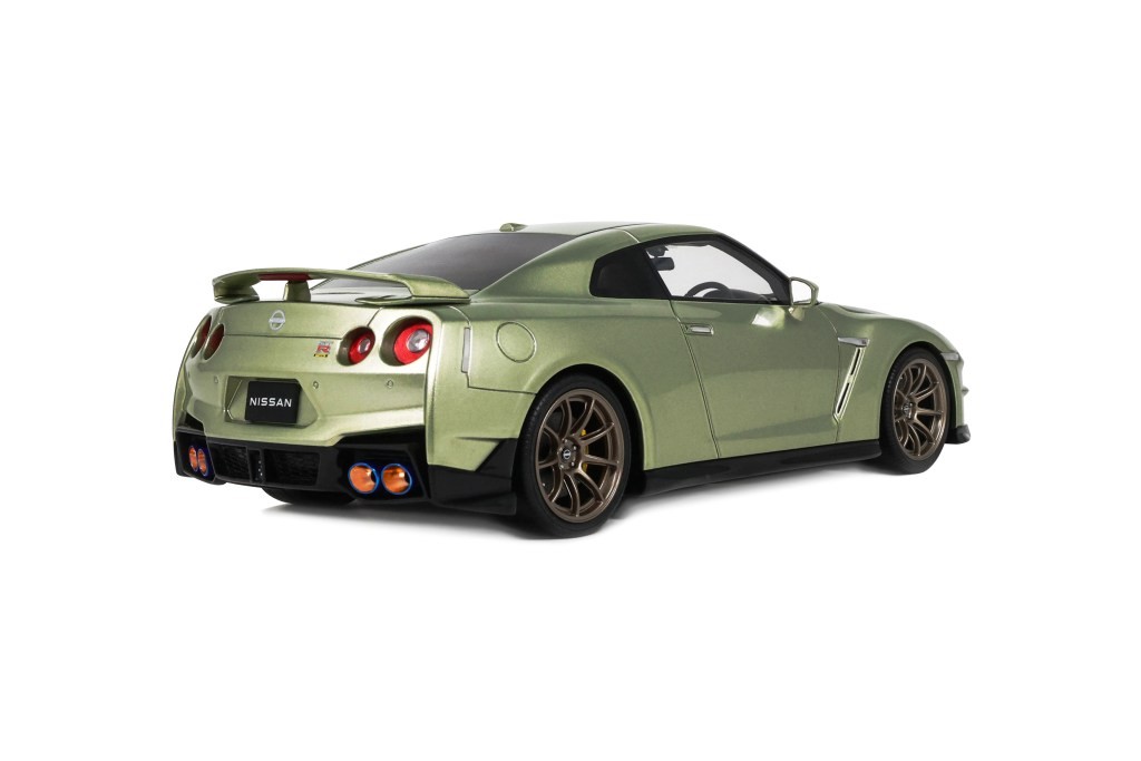 Nissan GT-R R35 Premium Edition T-Spec 2024 millenium jade 1:18 GT Spirit