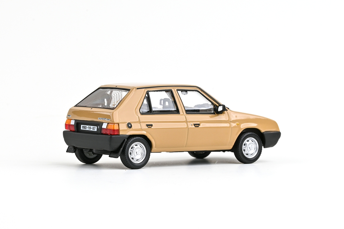 Škoda Favorit 136L 1988 hnědá beduínská 1:43 Abrex