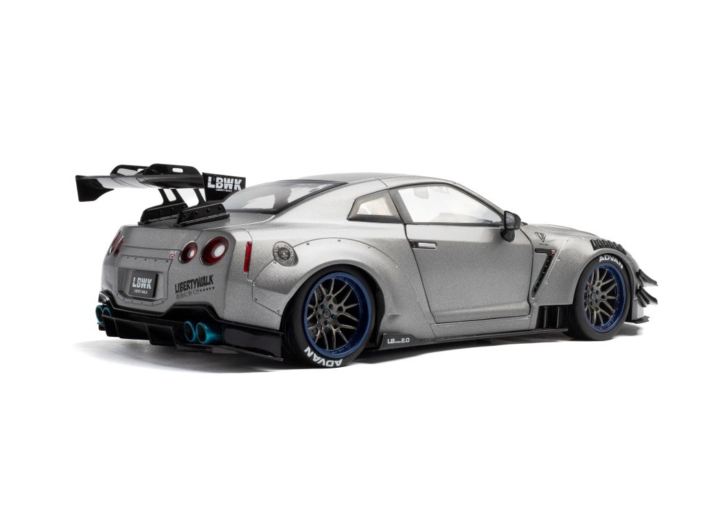 Nissan GT-R R35 Liberty Walk Body Kit 2.0 2023 silver 1:18 Solido