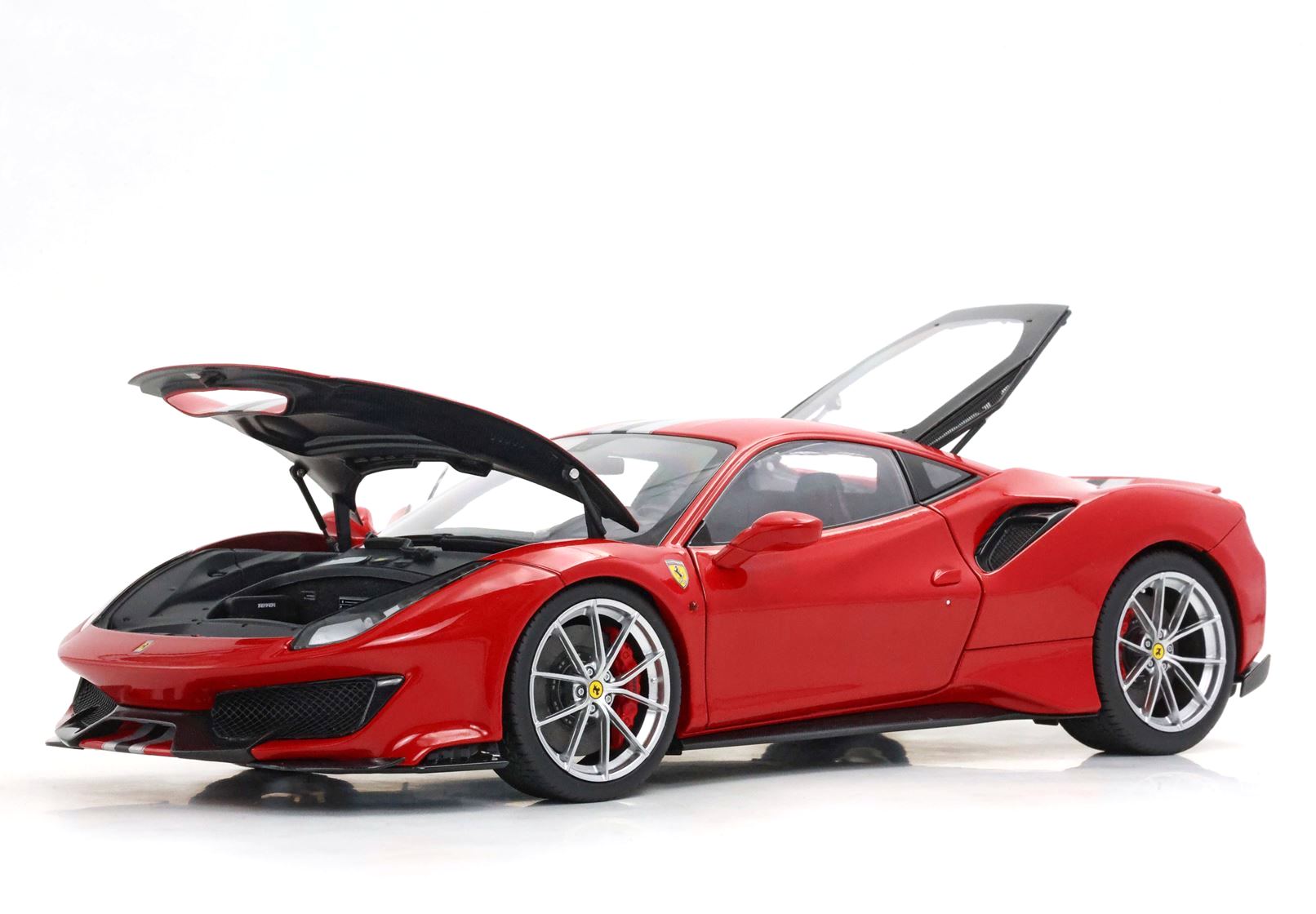 Ferrari 488 PISTA Rosso Corsa with stripe 1:18 B.B.R.