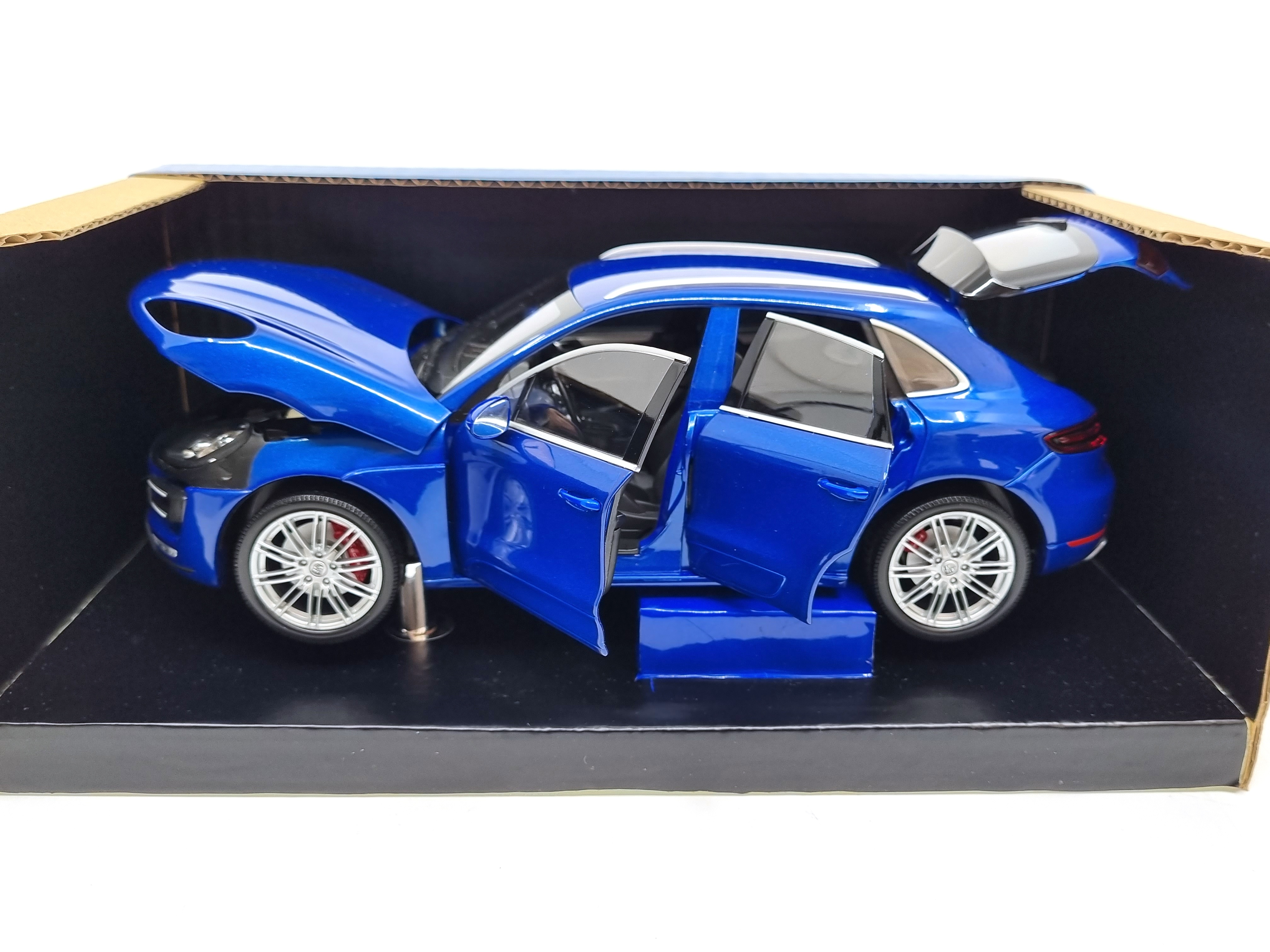 Porsche Macan Turbo 2013 1:18 Minichamps