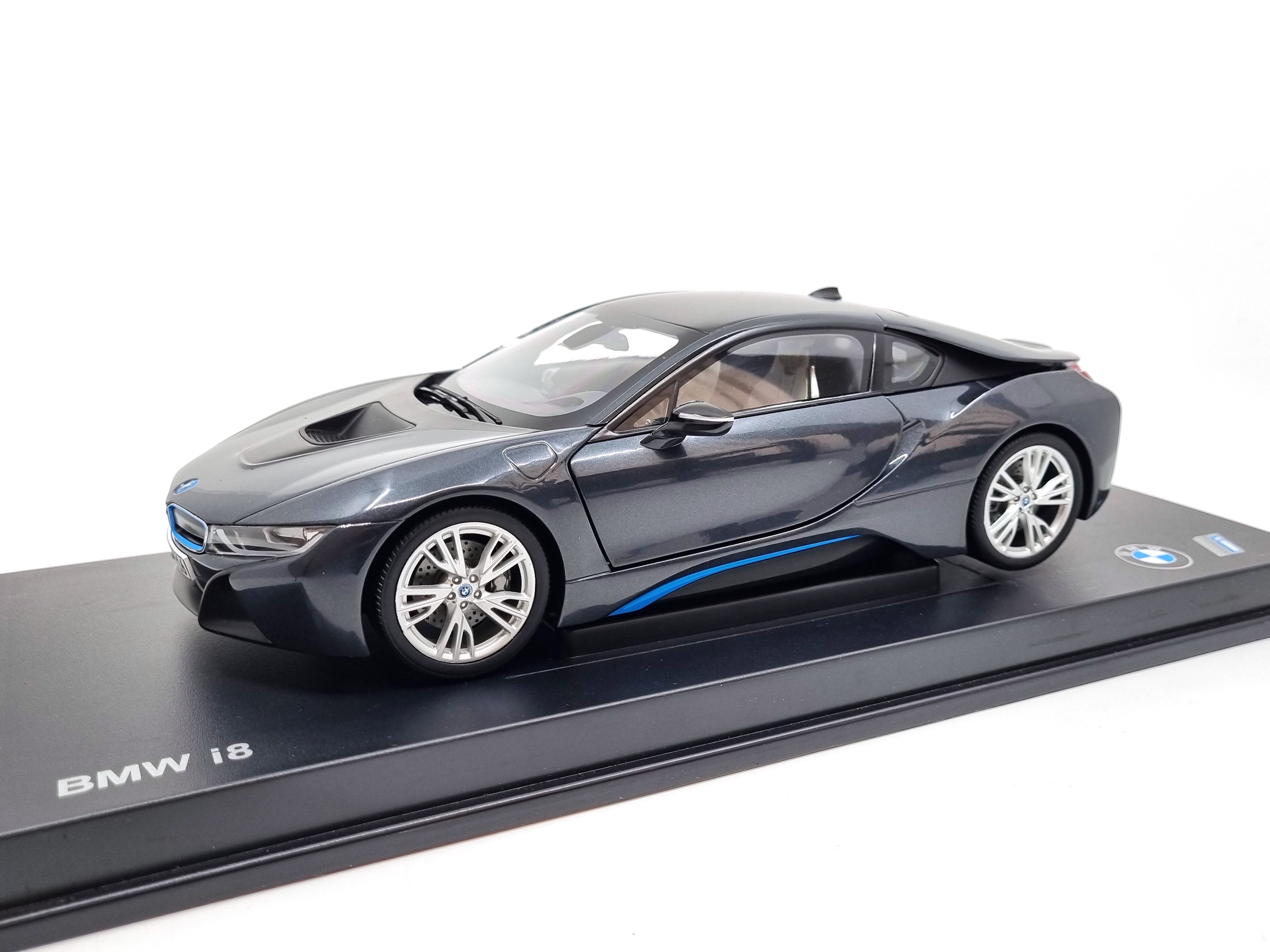 BMW i8 2014 1:18 Paragon Models