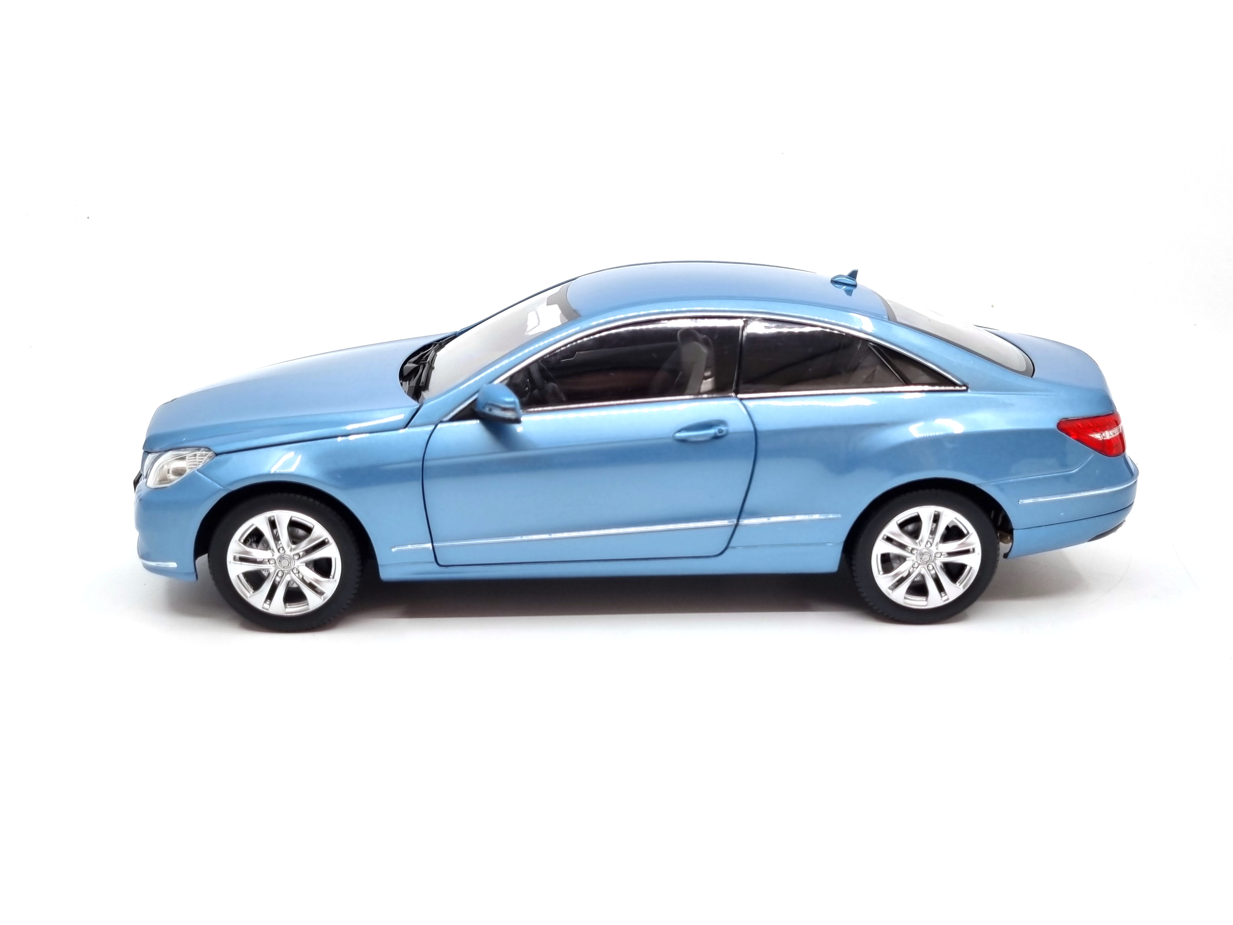 Mercedes-Benz E 500 Coupé 1:18 Norev