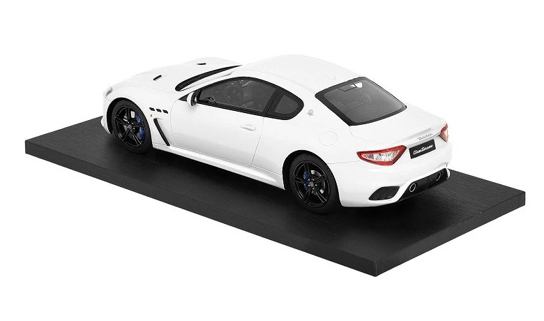 Maserati GranTurismo 2017 white pearl metallic 1:18 TSM Model