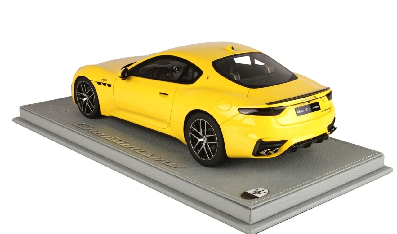 Maserati GranTurismo Trofeo 2023 with Showcase yellow 1:18 B.B.R. 
