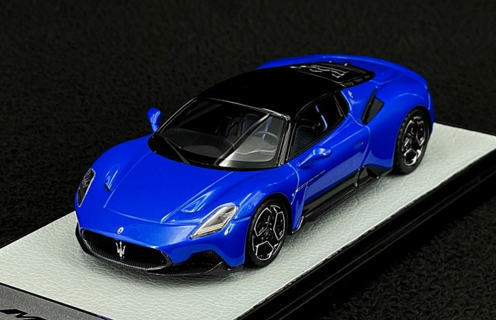 Maserati MC20 2020 blue/gloss black roof 1:43 B.B.R.
