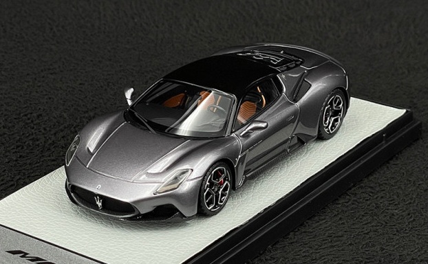 Maserati MC20 2020 grey metallic/gloss black roof 1:43 B.B.R.