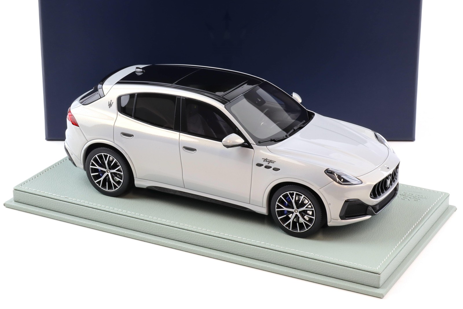 Maserati Grecale Trofeo 2022 Light Grey 1:18 B.B.R.