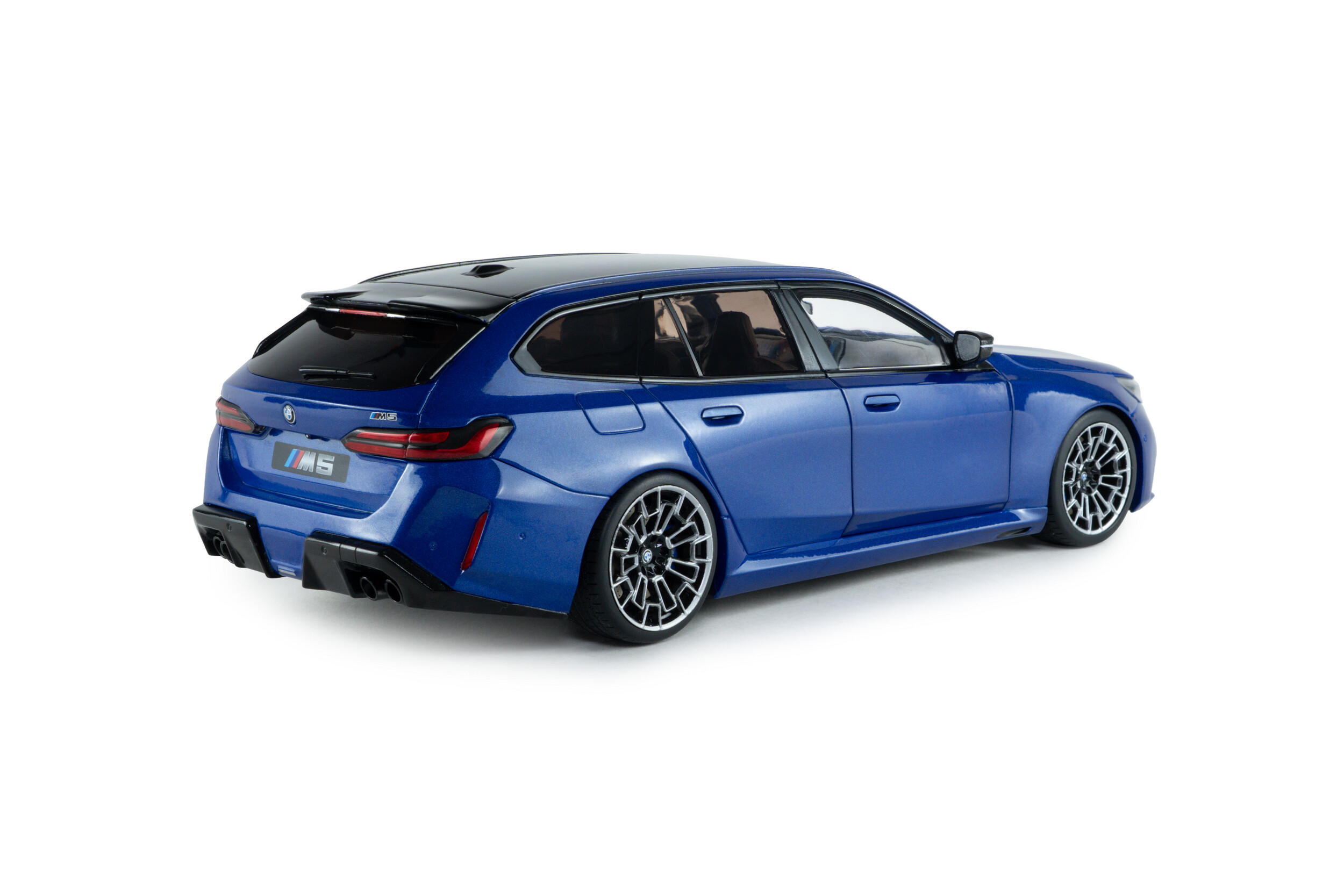 BMW M5 Touring 2024 marina bay blue metallic 1:18 Solido