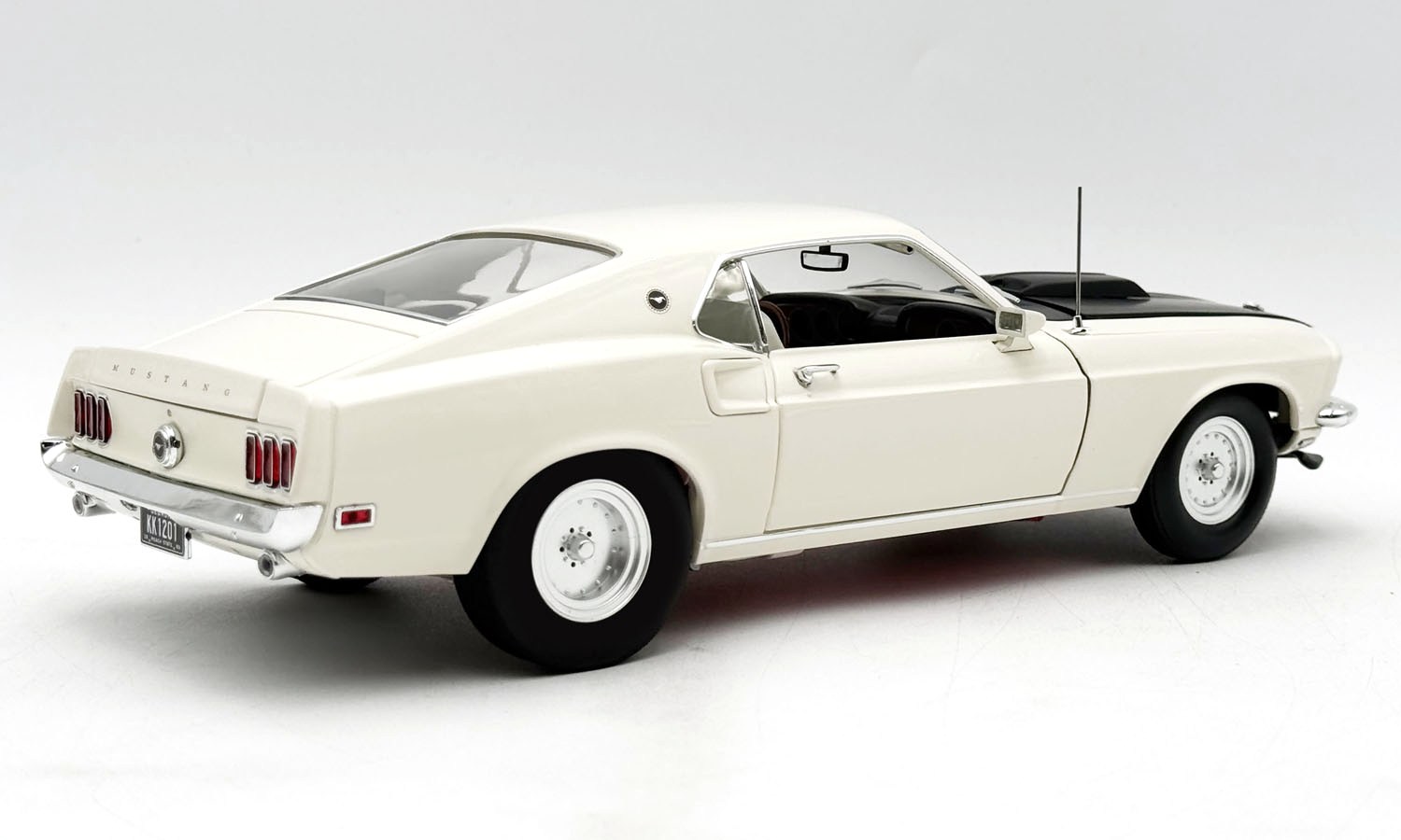 Ford Mustang Boss 429 KK1201 Prototype *Unrestored Barn Find Edition* 1969 white 1:18 Acme Diecast