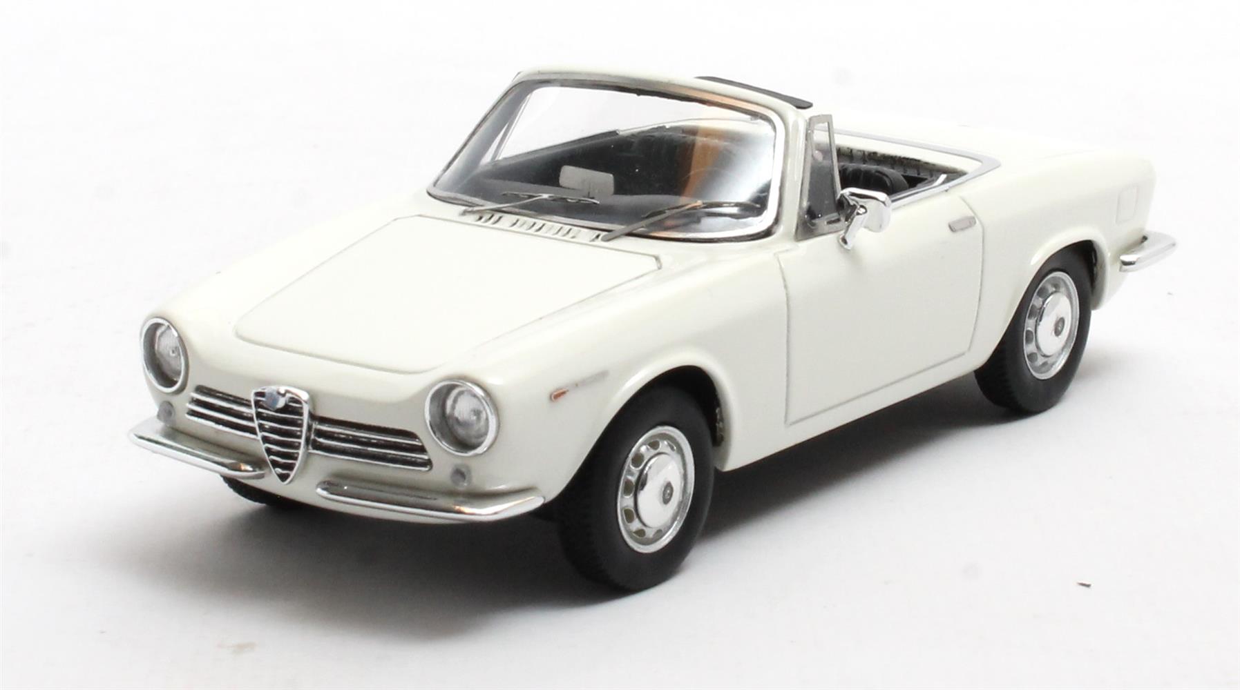 Alfa Romeo Giulia GT Cabriolet Spider Prototipo 1963 Wedding with 2 Figurines 1:43 Matrix Scale Models