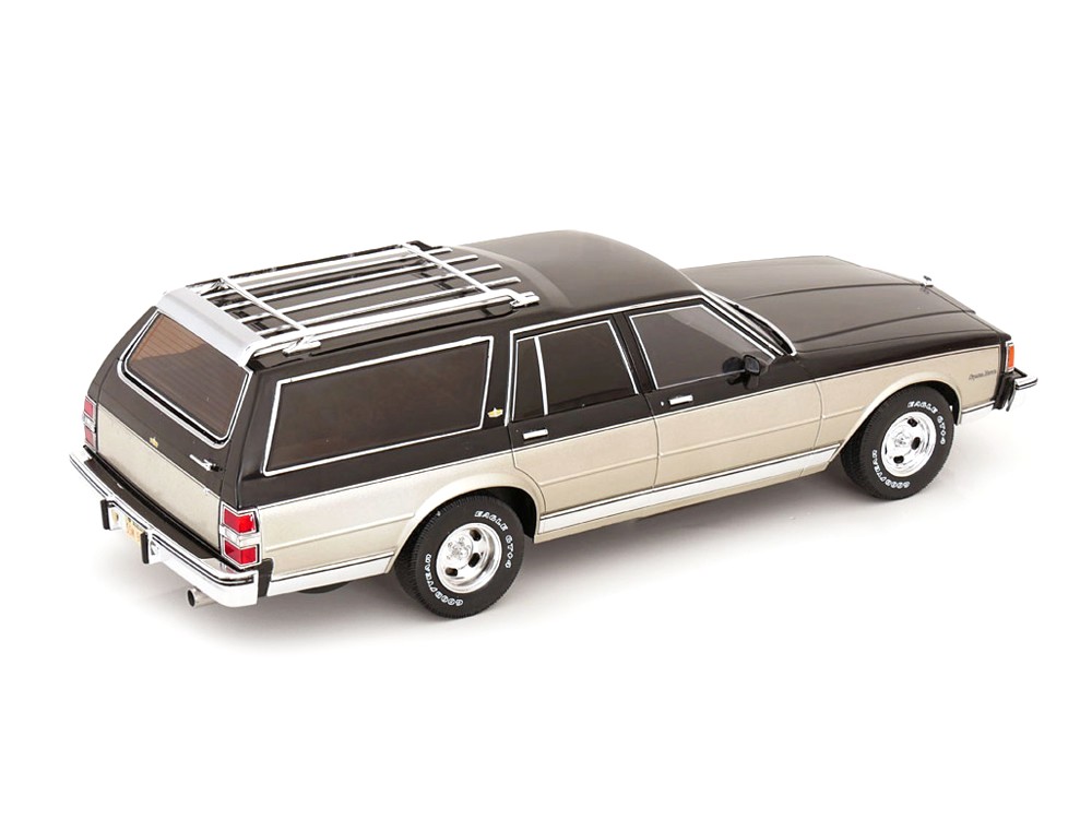 Chevrolet Caprice Estate Wagon 1985 silver/grey 1:18 MCG