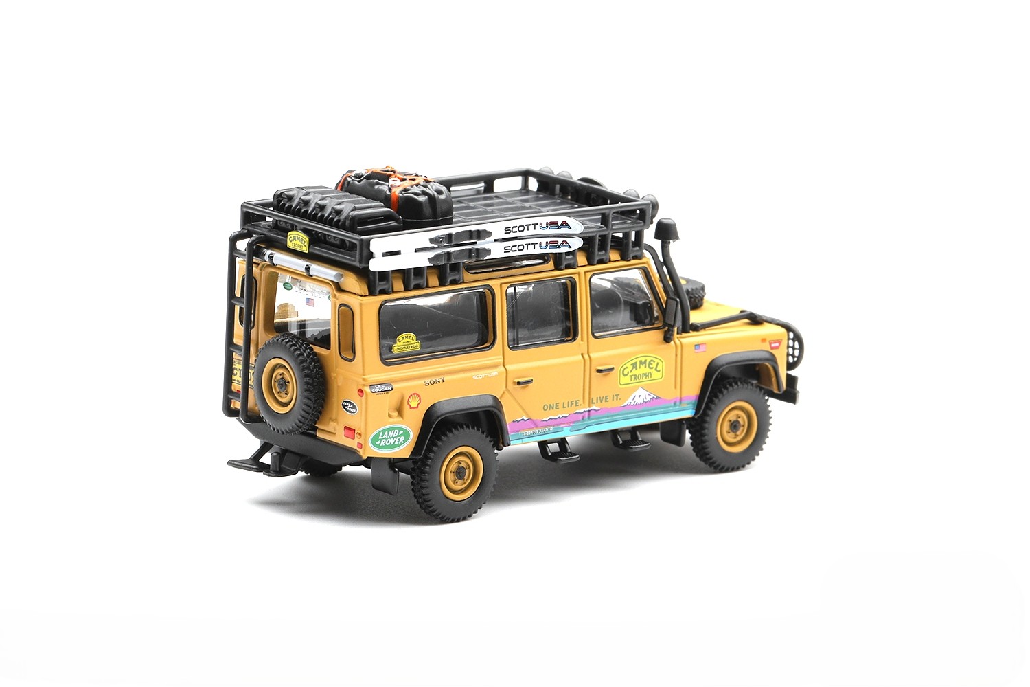 Land Rover Defender 110 Camel Trophy USA D.Vergillo/G.Thomas Camel Trophy Tierra del Fuego 1998 1:64 Mini GT