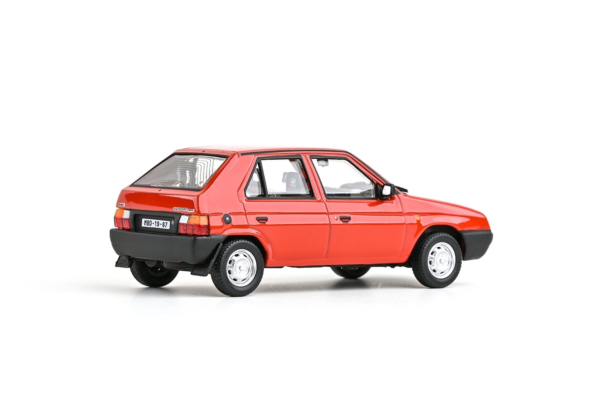 Škoda Favorit 136L 1988 červená korálová 1:43 Abrex
