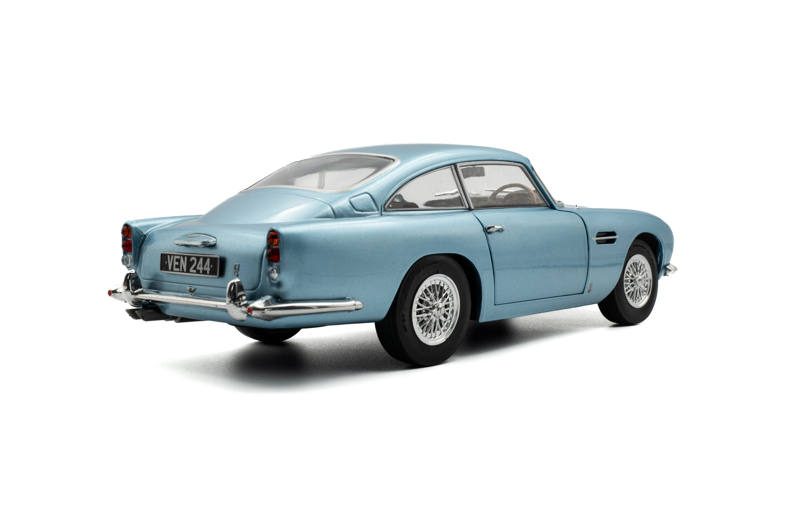 Aston Martin DB5 light blue metallic 1:18 Solido