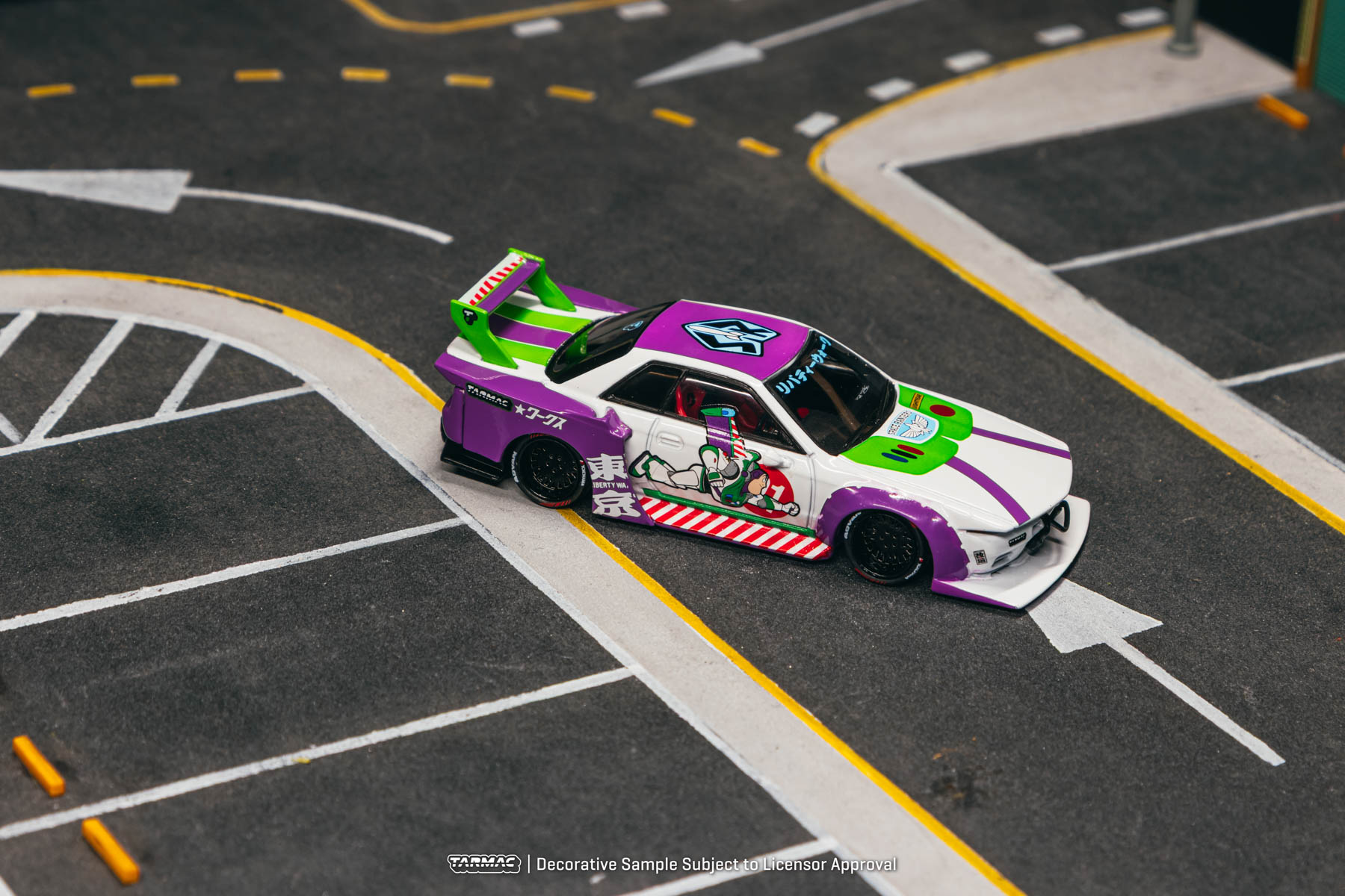 Nissan R32 Skyline LB-KAIDO WORKS *Buzz Lightyear* 1:64 Tarmac