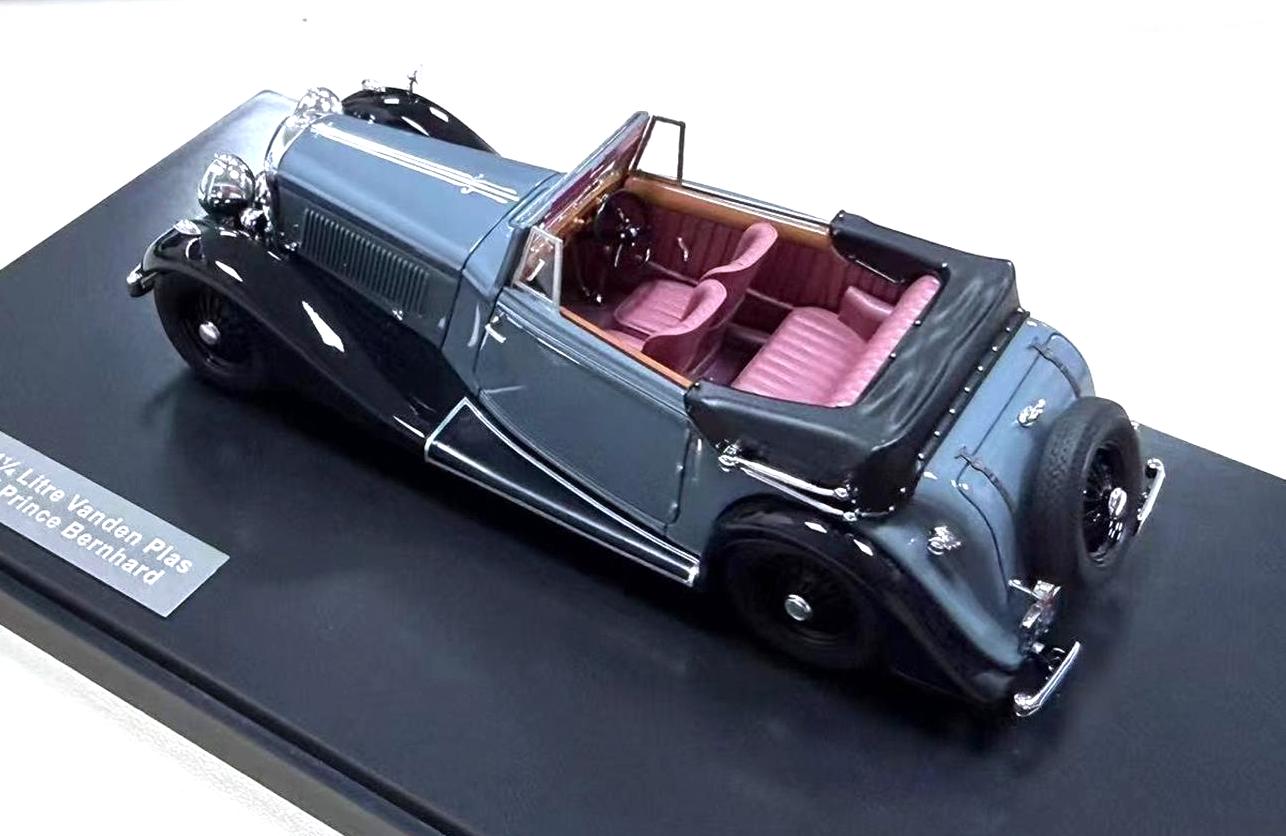 Bentley 4¼ Litre DHC Vanden Plas Cabriolet 1939 grey/black 1:43 Matrix Scale Models