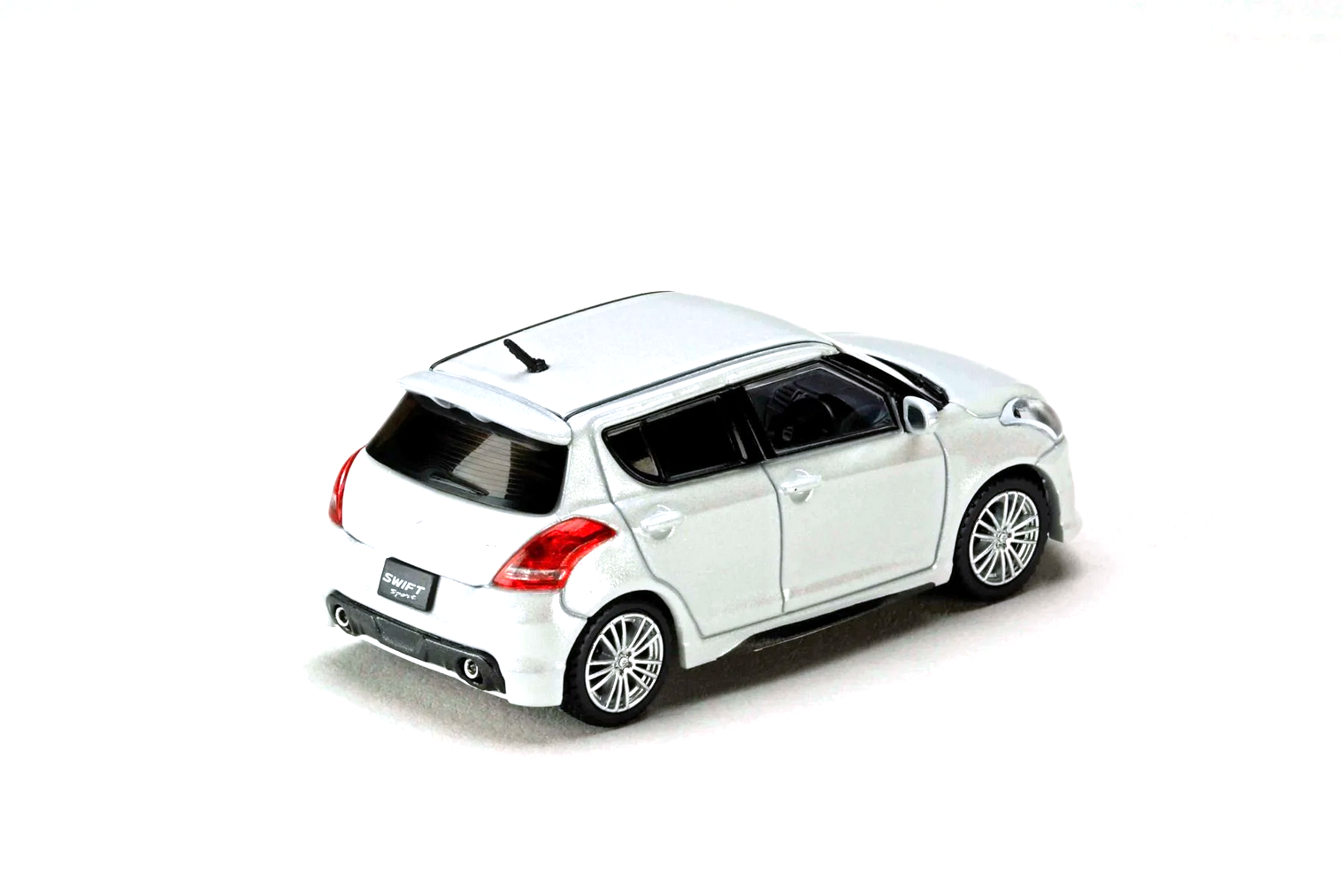 Suzuki Swift Sport ZC32S Genuine Aero Parts snow white pearl 1:64 Hobby Japan