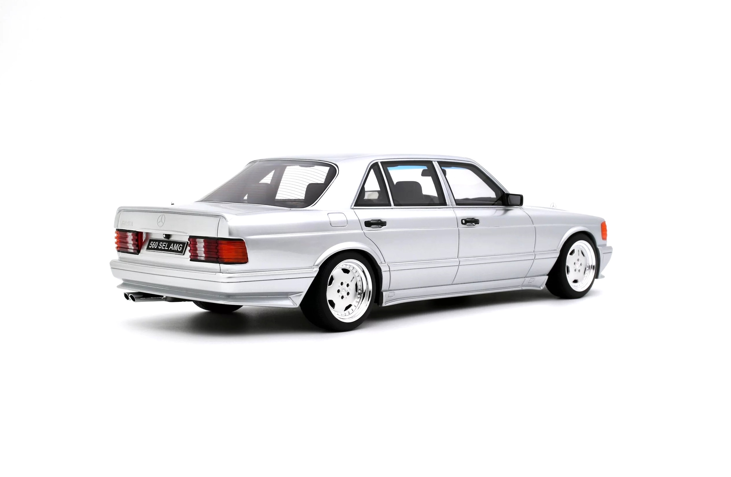 Mercedes-Benz 560 W126 6.0 SEL AMG 1989 brilliant silver 1:18 OttOmobile