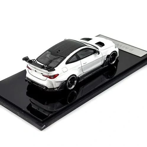 BMW M4 G82 white 1:64 Street Weapon