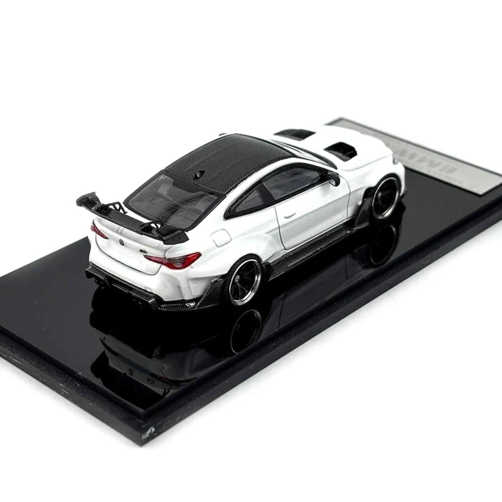 BMW M4 G82 carbon/white 1:64 Street Weapon