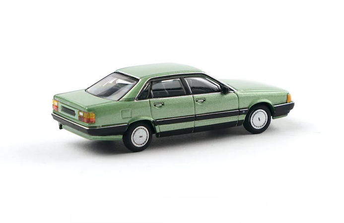 Audi 100 (C3) green 1:64 XCartoys