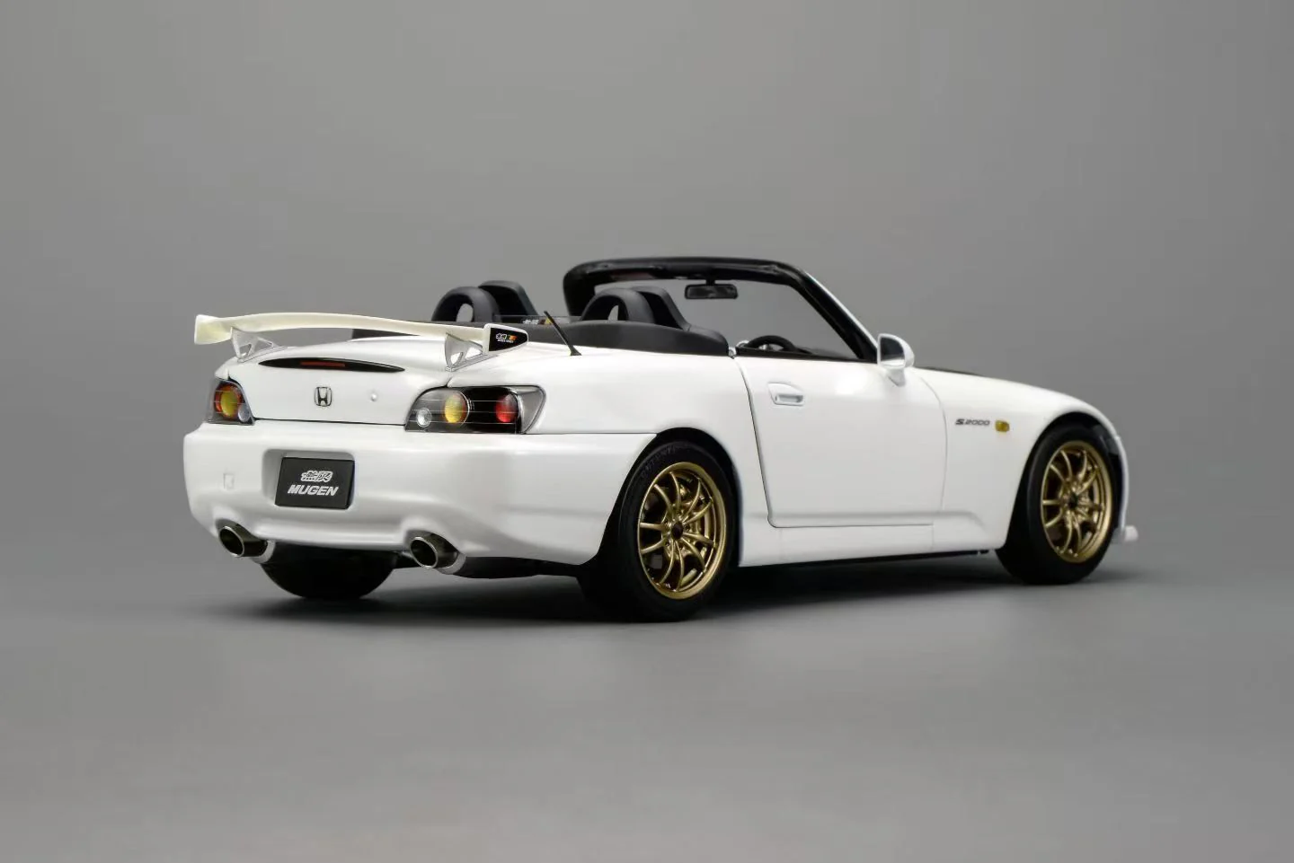 Honda S2000 Spider Hard-Top Mugen 2001 white pearl/carbon 1:18 Motorhelix
